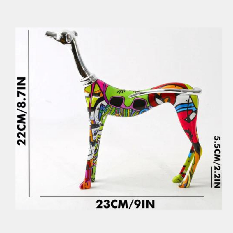 Statue eines Windhunds mit Graffiti-Malerei aus Kunstharz