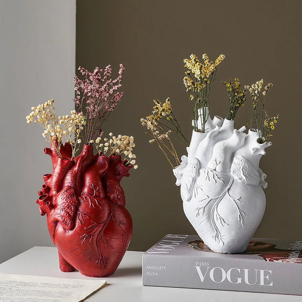 Heart-Shaped Resin Vase – Nordic-Inspired Flower Container for Fresh or Dried Blooms