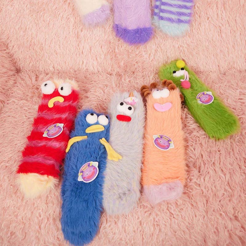 Dreidimensionale, skurrile Socken aus Korallensamt, süße, verrückte Cartoon-Socken 