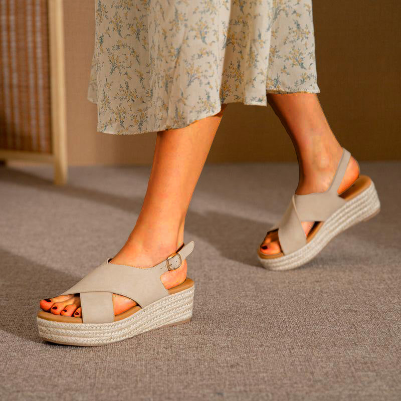 San Maria Bequeme Plateau-Sandalen für Damen mit überkreuzten Riemen