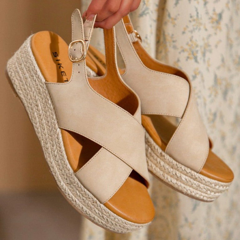 San Maria Bequeme Plateau-Sandalen für Damen mit überkreuzten Riemen