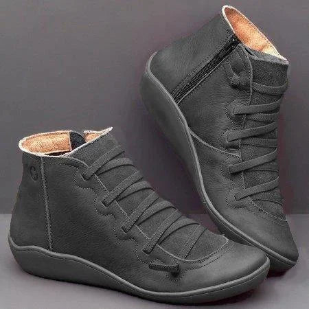 Neue Stiefel mit Fußgewölbeunterstützung 